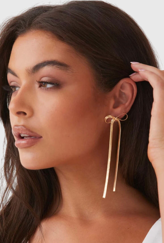 Chiara – Pendientes Lazo Dorado